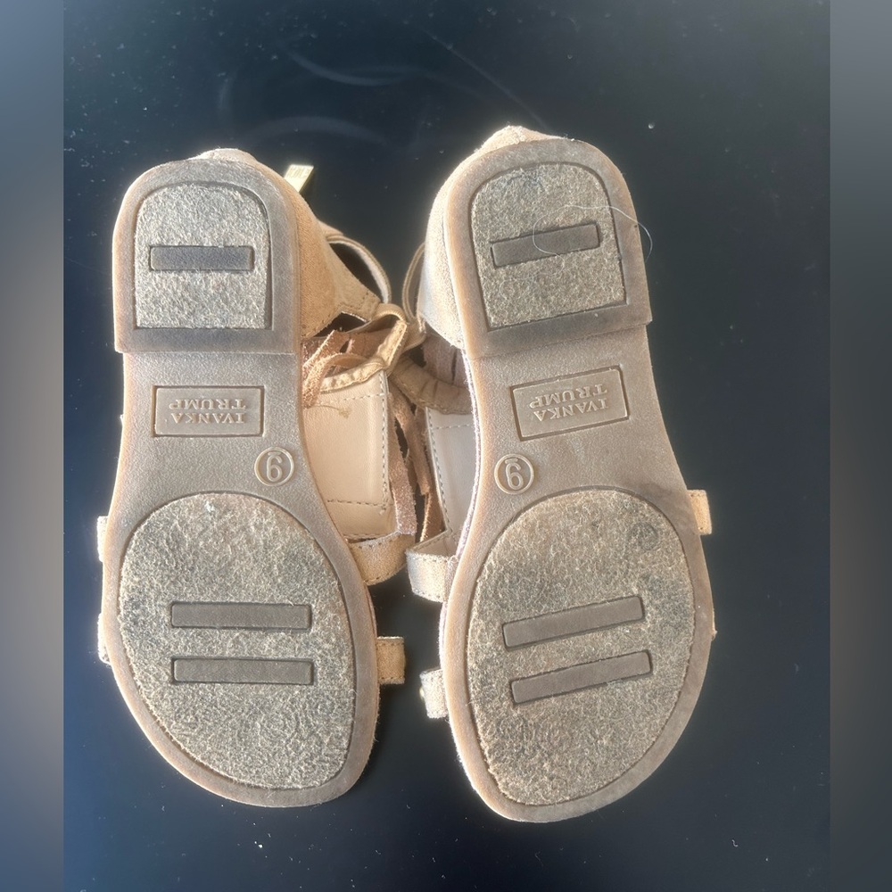 Ivanka Trump fringe girls slides (size 9) - Picture 3 of 3